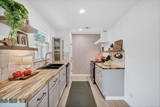 5914 CHANNCY SPRINGS ST, San Antonio, TX 78233