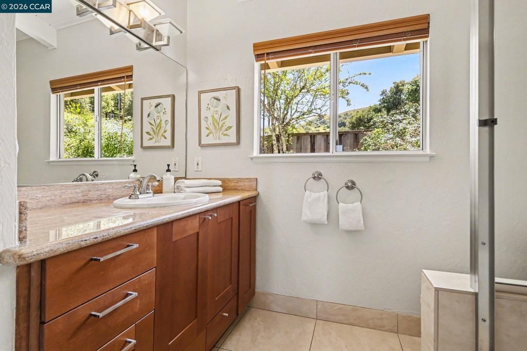 Image 16 of property listing at 3 Camino Del Cielo, Orinda, CA 94563