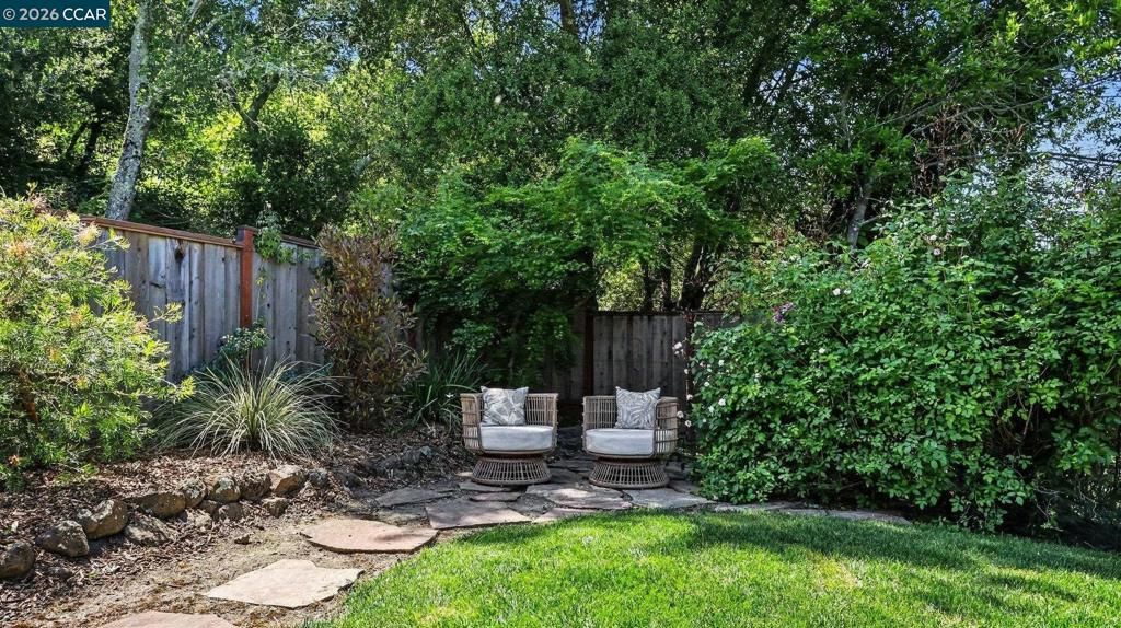 Image 17 of property listing at 3 Camino Del Cielo, Orinda, CA 94563