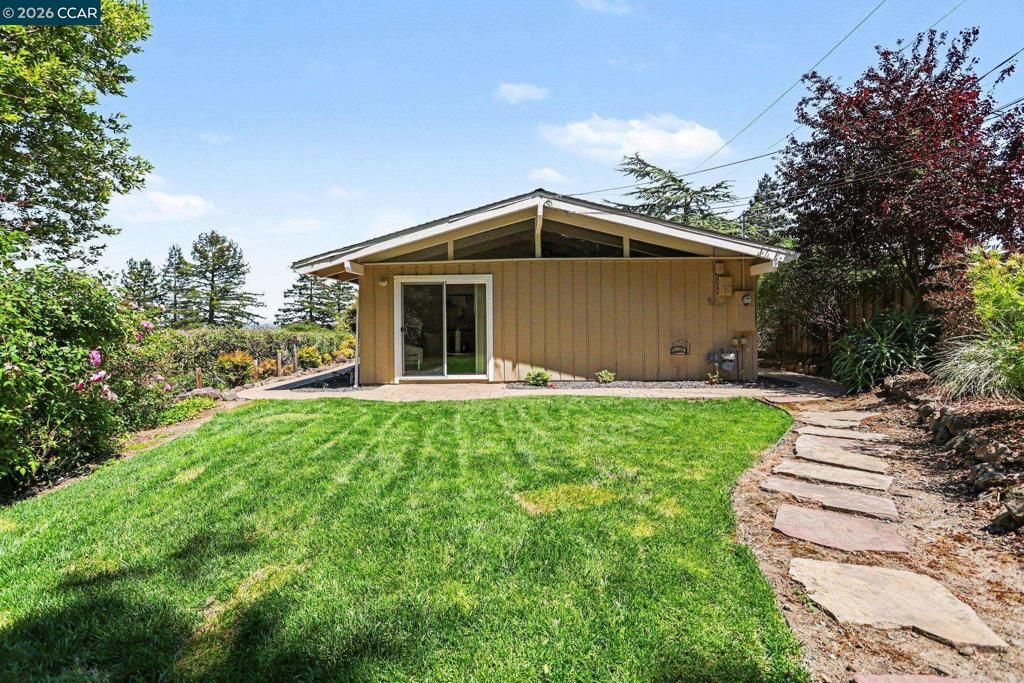 Image 18 of property listing at 3 Camino Del Cielo, Orinda, CA 94563