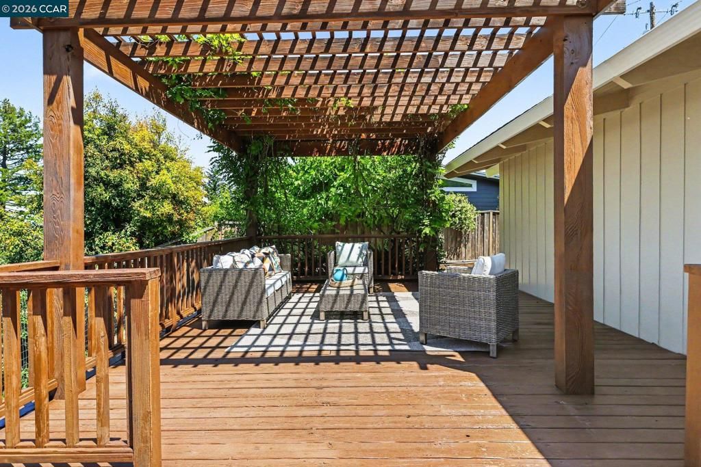 Image 21 of property listing at 3 Camino Del Cielo, Orinda, CA 94563