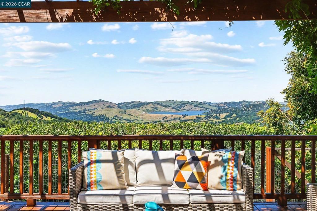 Image 23 of property listing at 3 Camino Del Cielo, Orinda, CA 94563