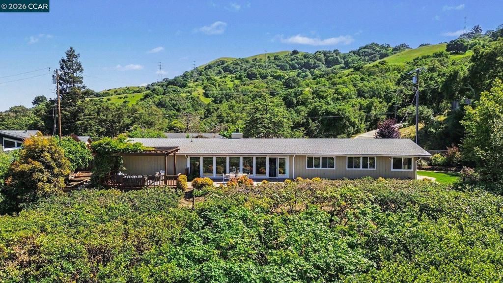 Image 25 of property listing at 3 Camino Del Cielo, Orinda, CA 94563