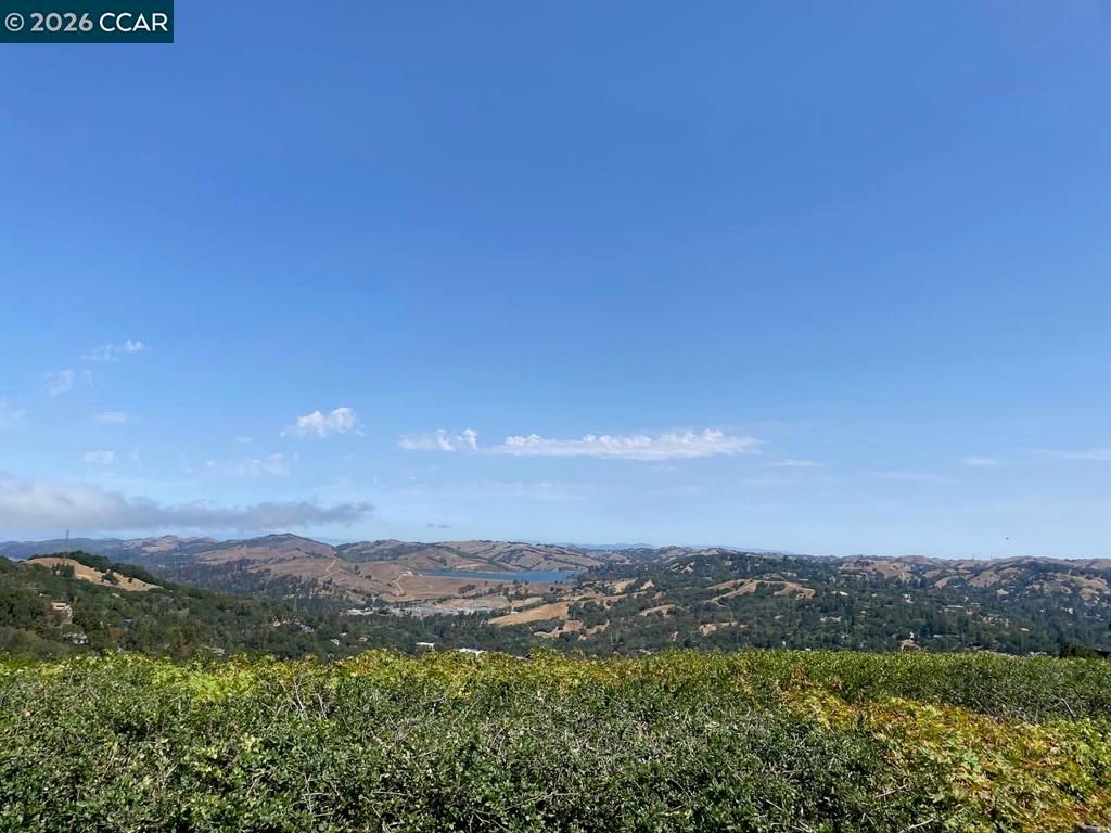 Image 26 of property listing at 3 Camino Del Cielo, Orinda, CA 94563