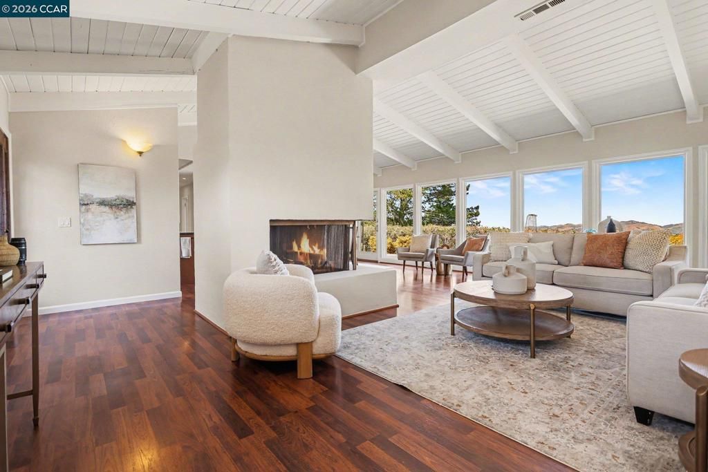 Image 3 of property listing at 3 Camino Del Cielo, Orinda, CA 94563