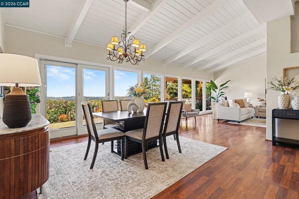Image 7 of property listing at 3 Camino Del Cielo, Orinda, CA 94563