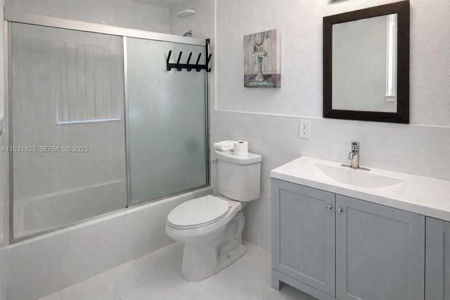 3440 NW 206th St A, Miami Gardens, FL 33056