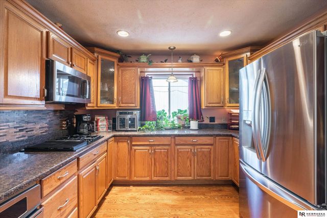 11008 Grand Avenue, Omaha, NE 68164