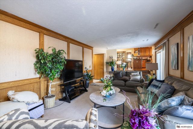 11008 Grand Avenue, Omaha, NE 68164