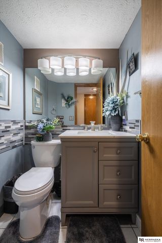 11008 Grand Avenue, Omaha, NE 68164