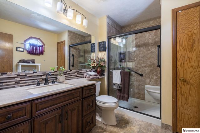 11008 Grand Avenue, Omaha, NE 68164