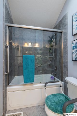 11008 Grand Avenue, Omaha, NE 68164