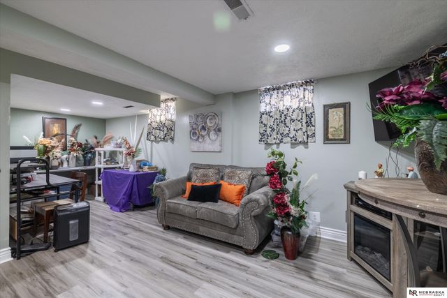 11008 Grand Avenue, Omaha, NE 68164