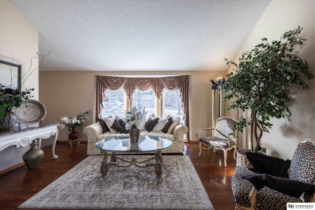 11008 Grand Avenue, Omaha, NE 68164