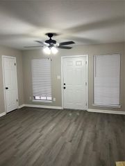 910 7th Avenue N 10, Texas City, TX 77590