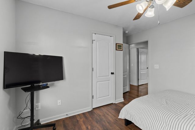1620 Baucom Dr, Columbia, TN 38401