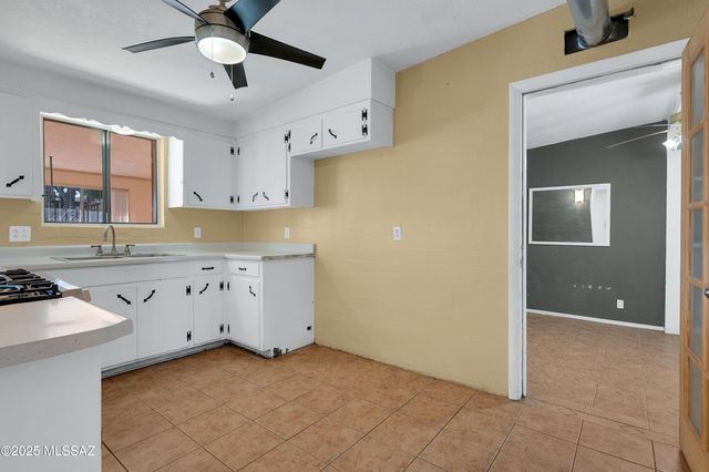 101 W Corona Road, Tucson, AZ 85756