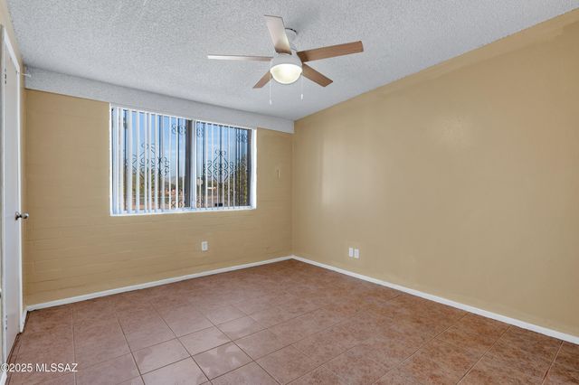 101 W Corona Road, Tucson, AZ 85756