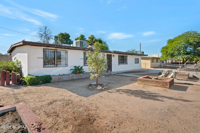 101 W Corona Road, Tucson, AZ 85756