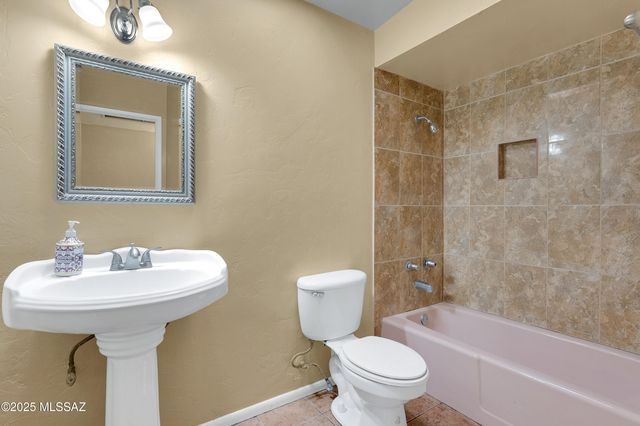 101 W Corona Road, Tucson, AZ 85756