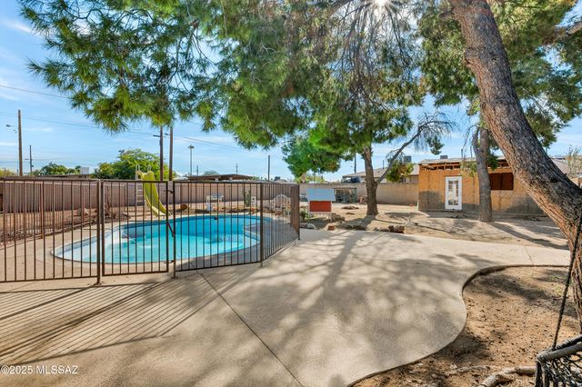 101 W Corona Road, Tucson, AZ 85756