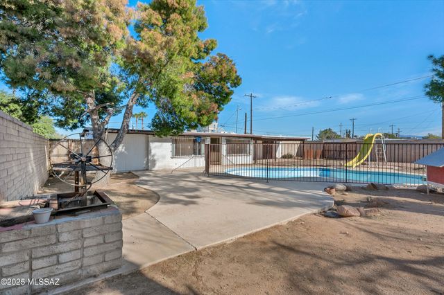 101 W Corona Road, Tucson, AZ 85756