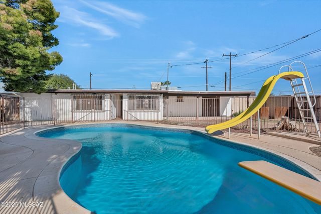 101 W Corona Road, Tucson, AZ 85756
