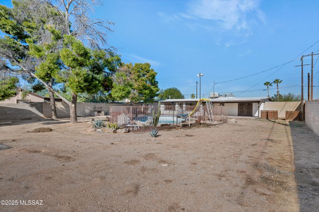 101 W Corona Road, Tucson, AZ 85756