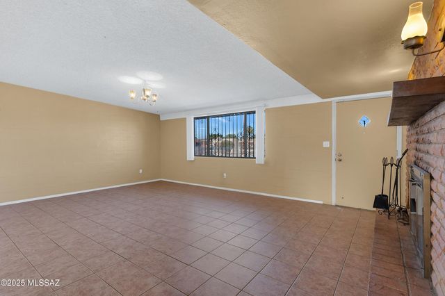 101 W Corona Road, Tucson, AZ 85756