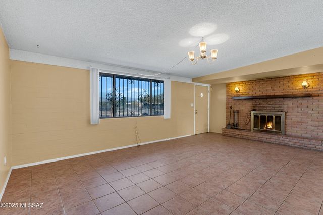 101 W Corona Road, Tucson, AZ 85756