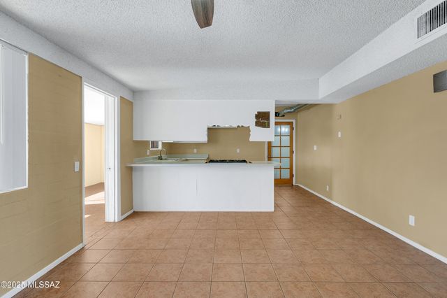 101 W Corona Road, Tucson, AZ 85756