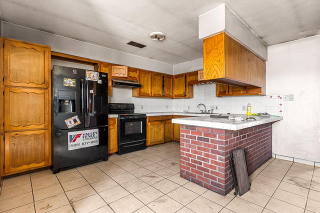 5319 Powers Way Road SW, Albuquerque, NM 87121