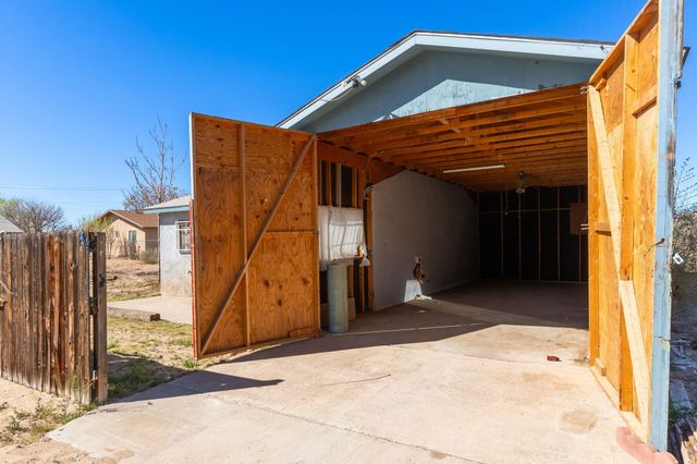 5319 Powers Way Road SW, Albuquerque, NM 87121