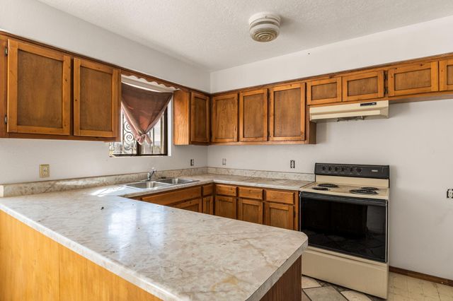 5319 Powers Way Road SW, Albuquerque, NM 87121