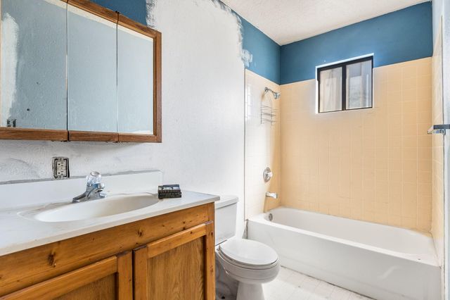 5319 Powers Way Road SW, Albuquerque, NM 87121