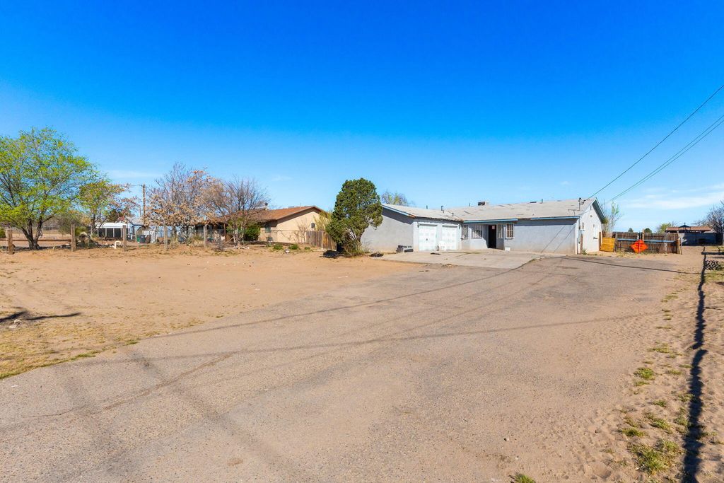 5319 Powers Way Road SW, Albuquerque, NM 87121