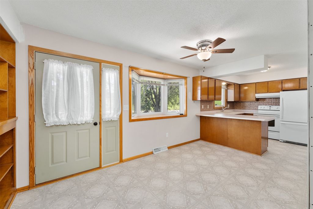 Image 5 of property listing at S13480 State Road 37, Mondovi, WI 54755