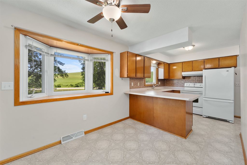Image 7 of property listing at S13480 State Road 37, Mondovi, WI 54755