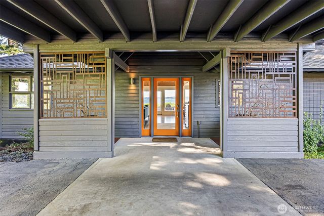 8032 SW 222nd Place, Vashon, WA 98070