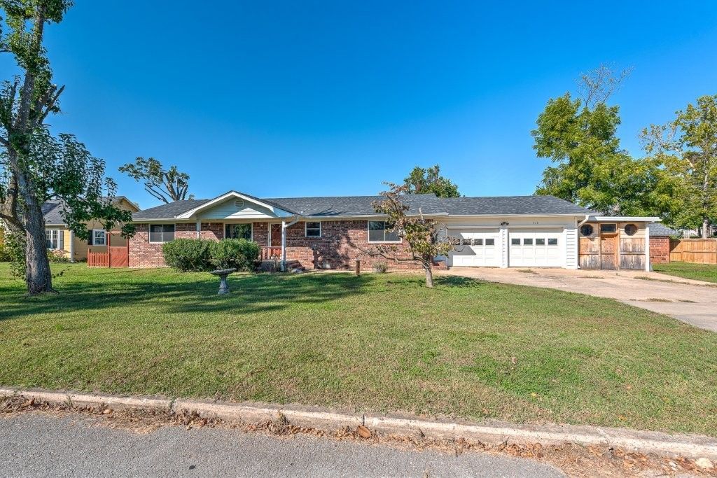 515 W Pine Street, Rogers, AR 72756