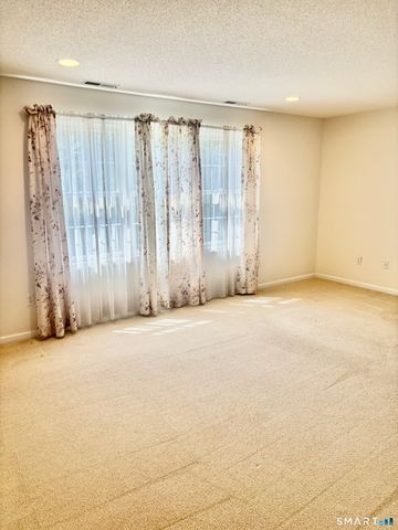91 Valley View Road, Manchester, CT 06040