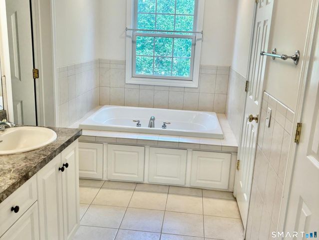 91 Valley View Road, Manchester, CT 06040