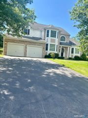 91 Valley View Road, Manchester, CT 06040