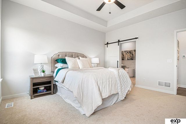 9913 Prospect Street, Papillion, NE 68046