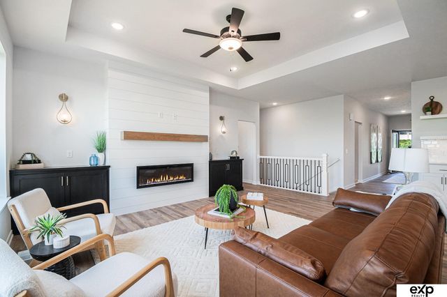 9913 Prospect Street, Papillion, NE 68046