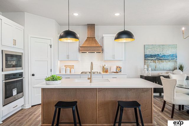 9913 Prospect Street, Papillion, NE 68046