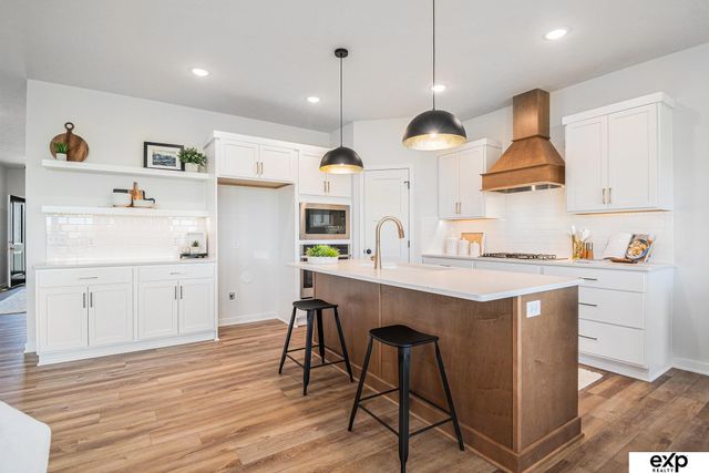 9913 Prospect Street, Papillion, NE 68046
