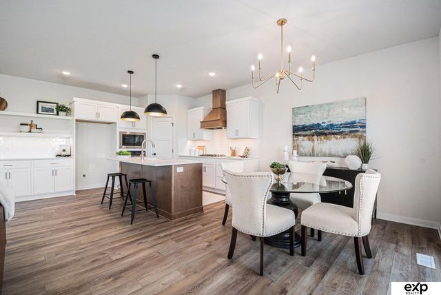 9913 Prospect Street, Papillion, NE 68046