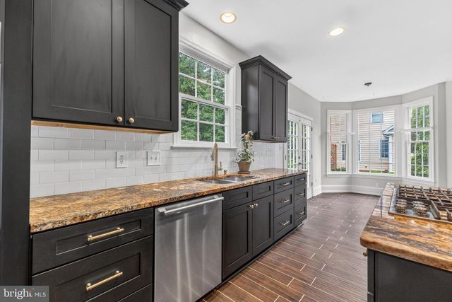 8020 AMSTERDAM CT, Gainesville, VA 20155