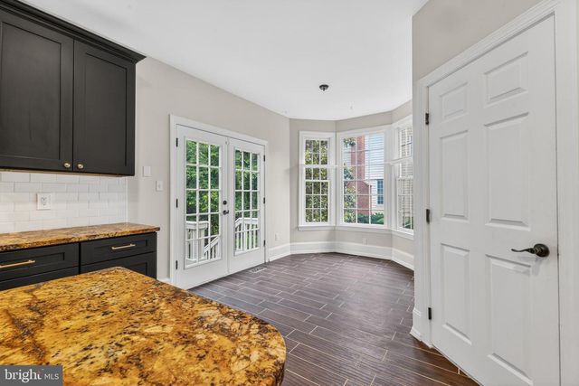 8020 AMSTERDAM CT, Gainesville, VA 20155